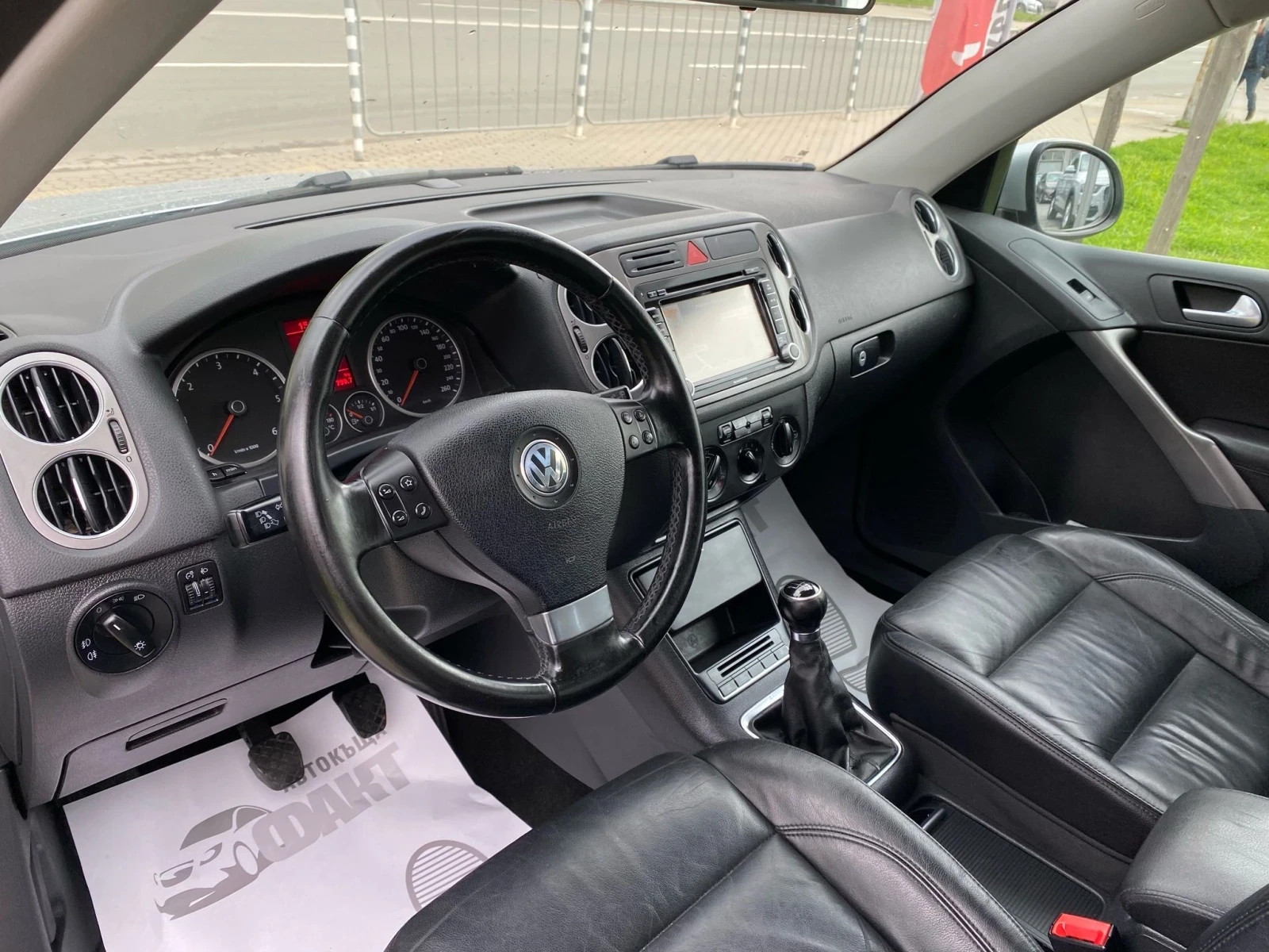 VW Tiguan 2.0TDi/4х4/РЕАЛНИ КМ ! ! !  - изображение 7
