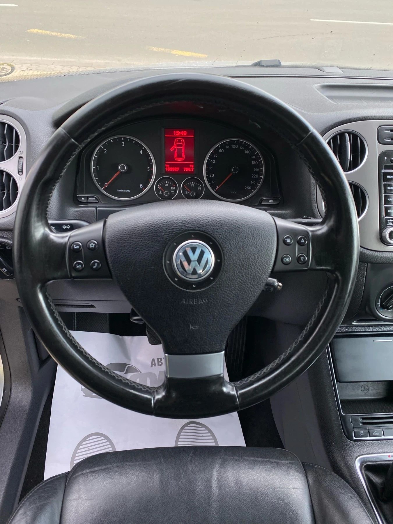 VW Tiguan 2.0TDi/4х4/РЕАЛНИ КМ ! ! !  - изображение 9