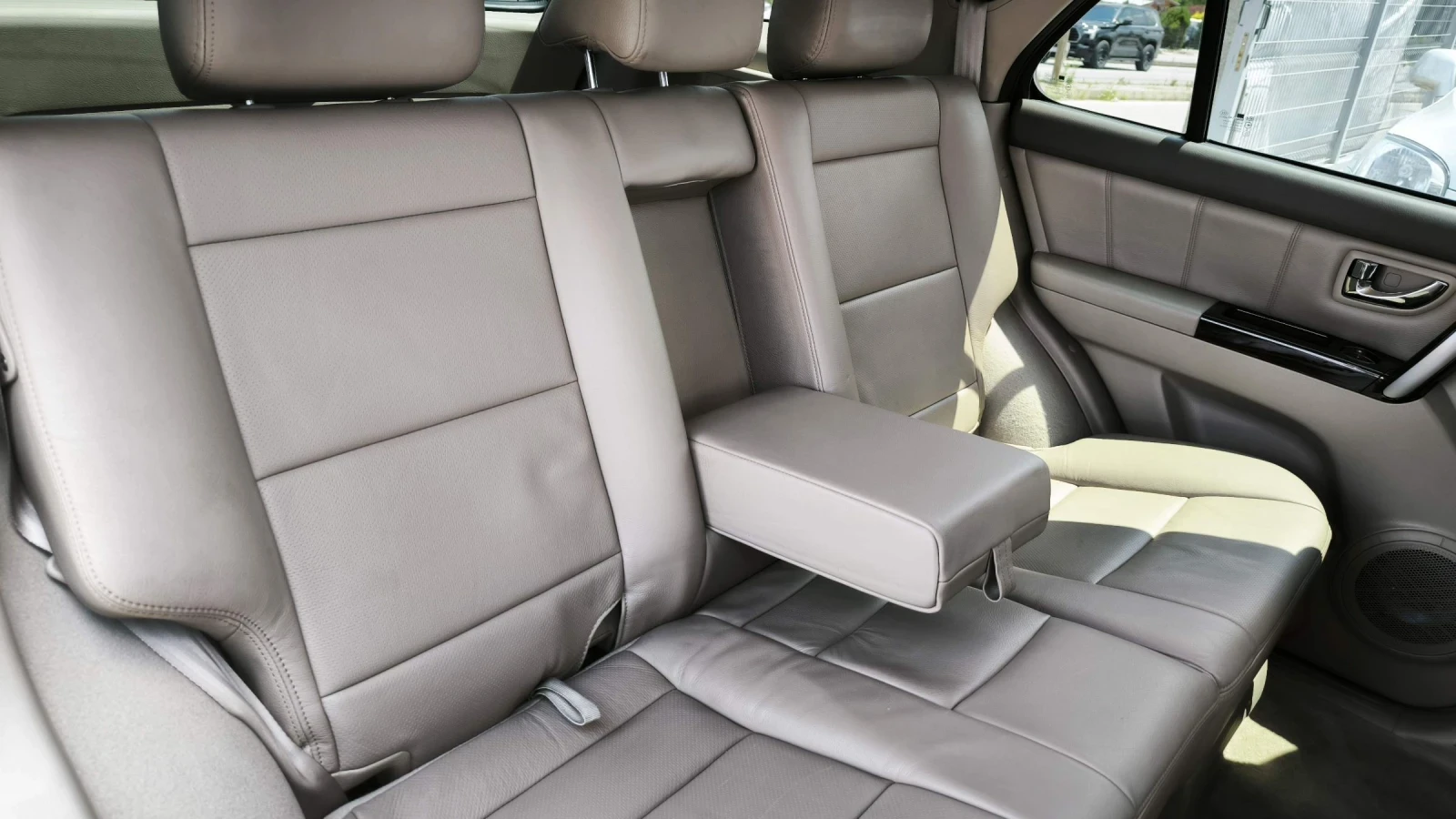 Kia Sorento 2.5CRDI 4x4 STILE Automatic , снимка 13 - Автомобили и джипове - 54971453