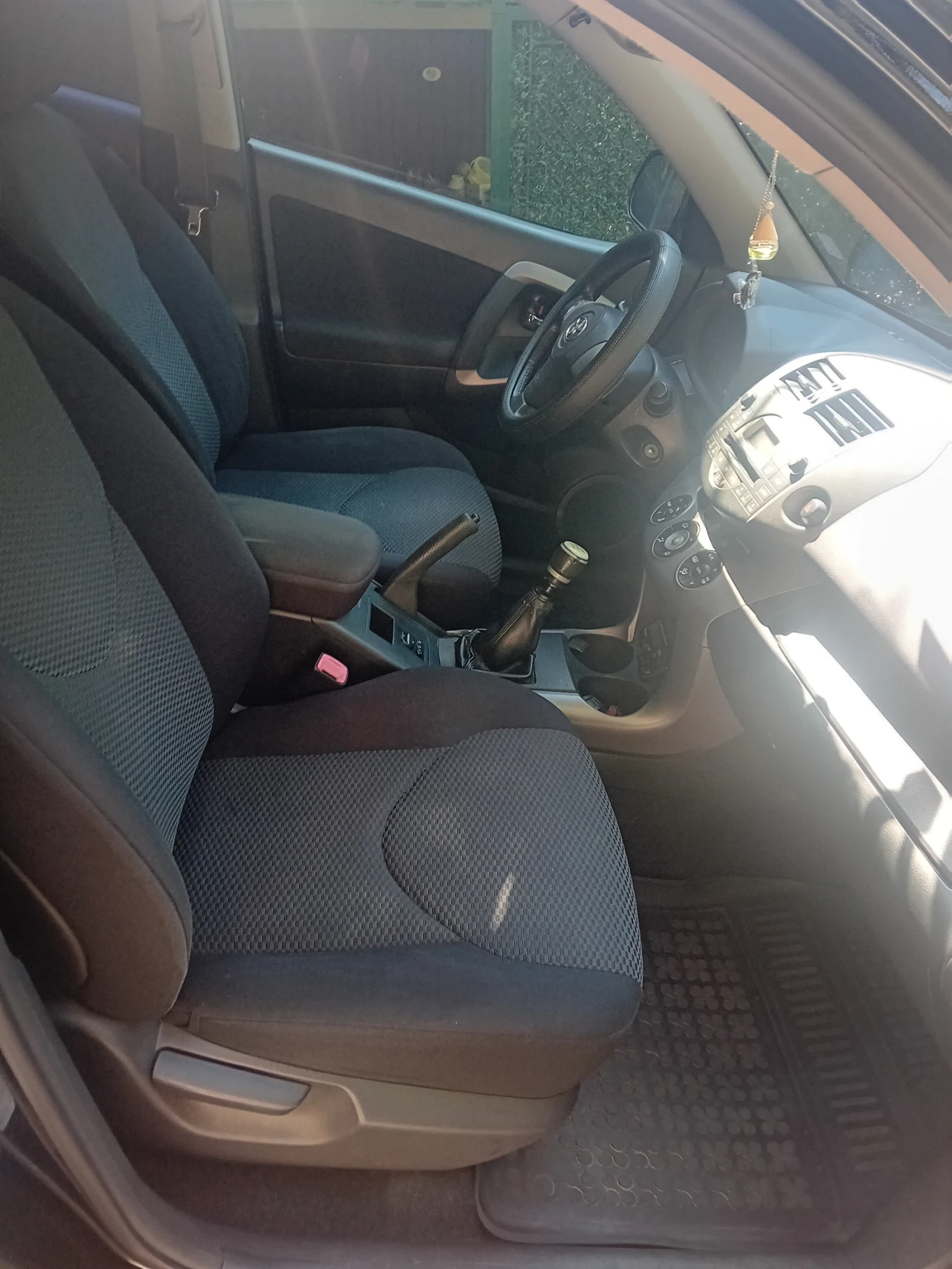 Toyota Rav4 2.2 D-4D, снимка 11 - Автомобили и джипове - 55680244