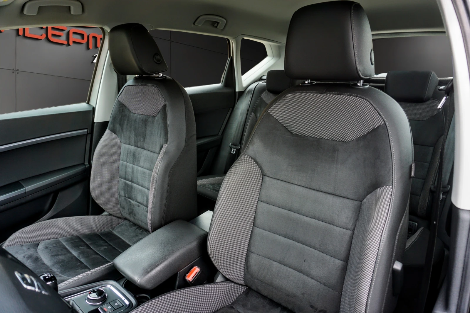 Seat Ateca 1.6TDI , снимка 7 - Автомобили и джипове - 56272391