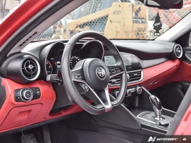 Alfa Romeo Giulia * 4dr Sdn AWD * CARFAX * ЦЕНА ДО БГ, снимка 12