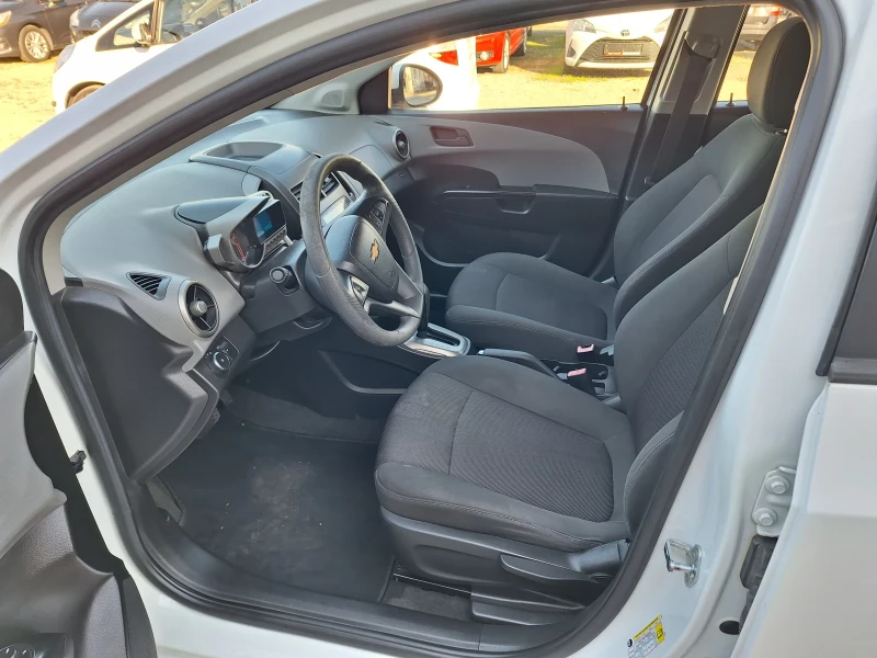 Chevrolet Aveo 1.4 automat, снимка 8 - Автомобили и джипове - 48108103