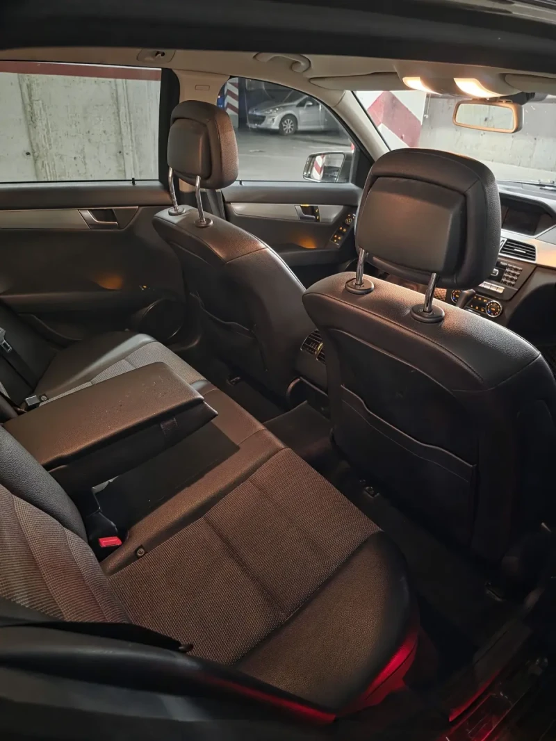 Mercedes-Benz C 200 Avangarde, снимка 8 - Автомобили и джипове - 52879585