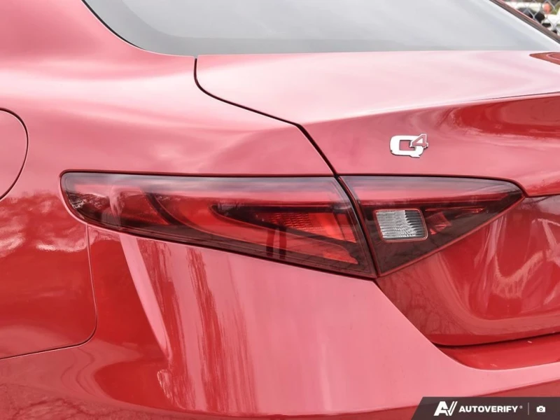 Alfa Romeo Giulia * 4dr Sdn AWD * CARFAX * ЦЕНА ДО БГ, снимка 11 - Автомобили и джипове - 52870476