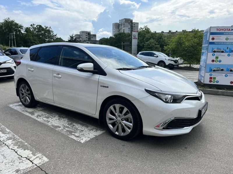 Toyota Auris, снимка 3 - Автомобили и джипове - 53260778