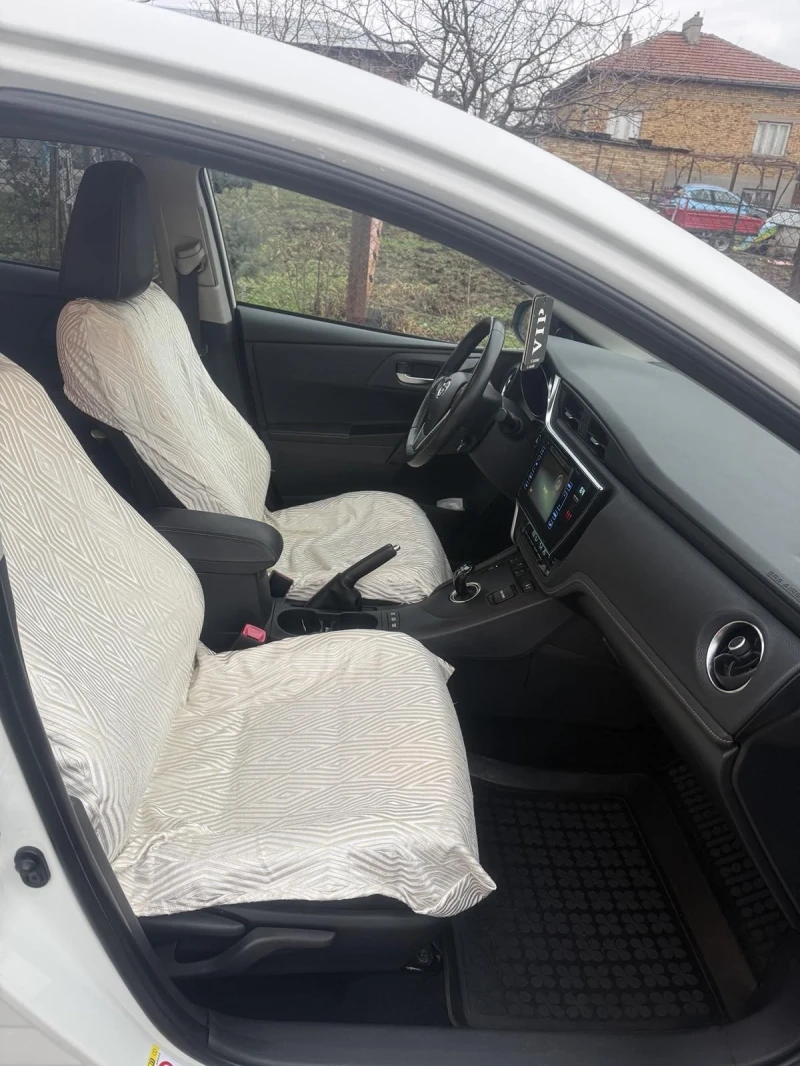 Toyota Auris, снимка 6 - Автомобили и джипове - 53260778