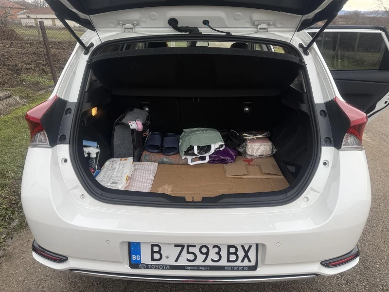 Toyota Auris, снимка 8 - Автомобили и джипове - 53260778