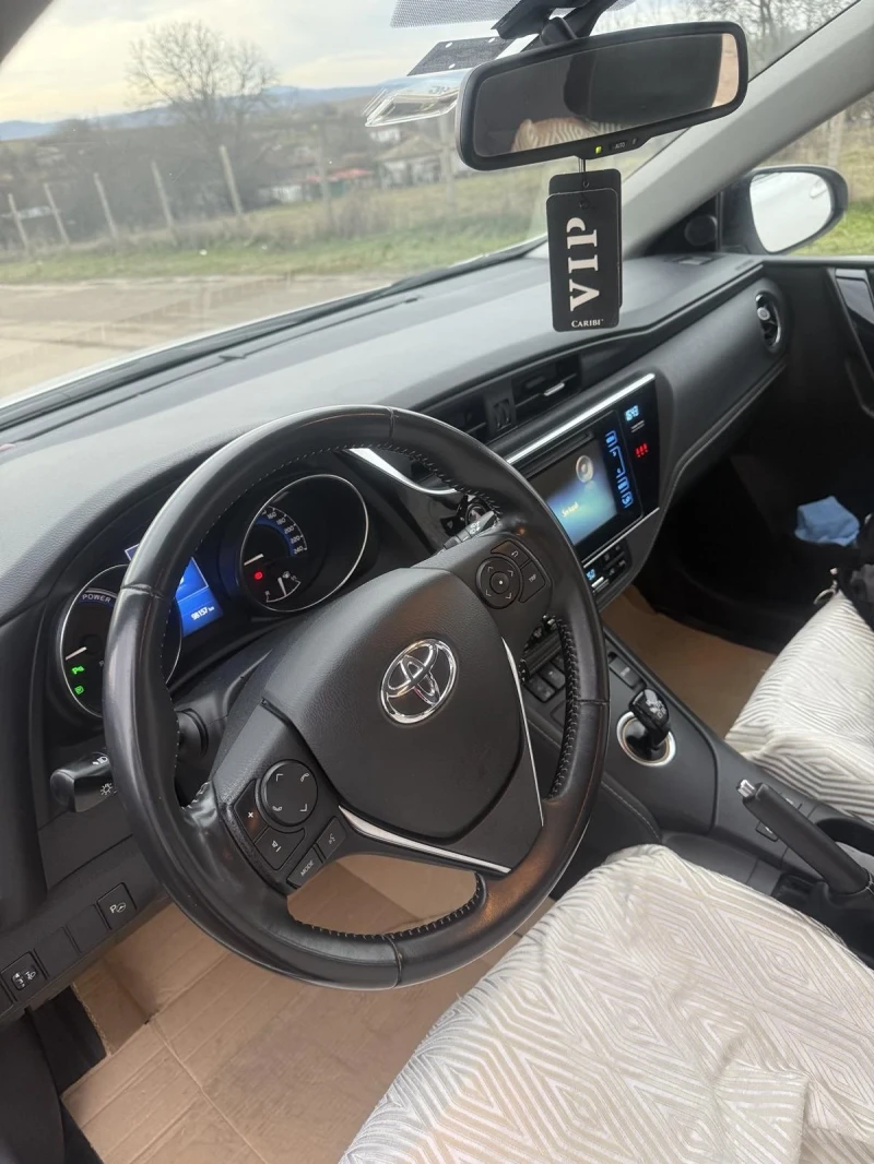 Toyota Auris, снимка 9 - Автомобили и джипове - 53260778