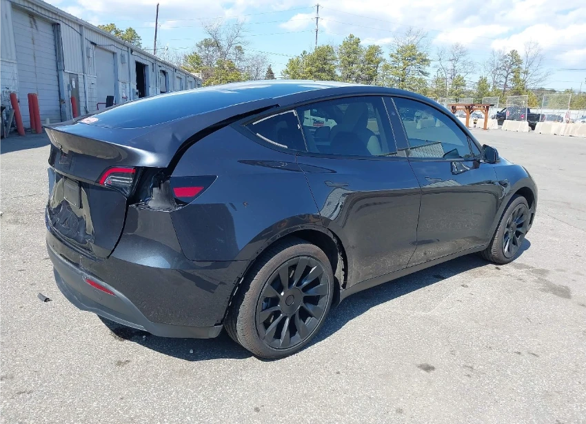 Tesla Model Y Long Range* Автопилот* Пано* LED* Дистроник*  - изображение 6