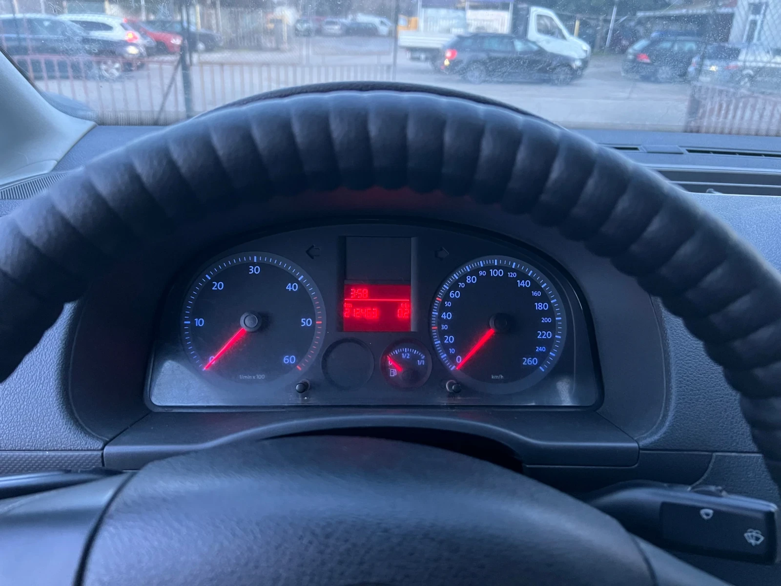 VW Caddy 1.9TDI 105 КЛИМА - изображение 6