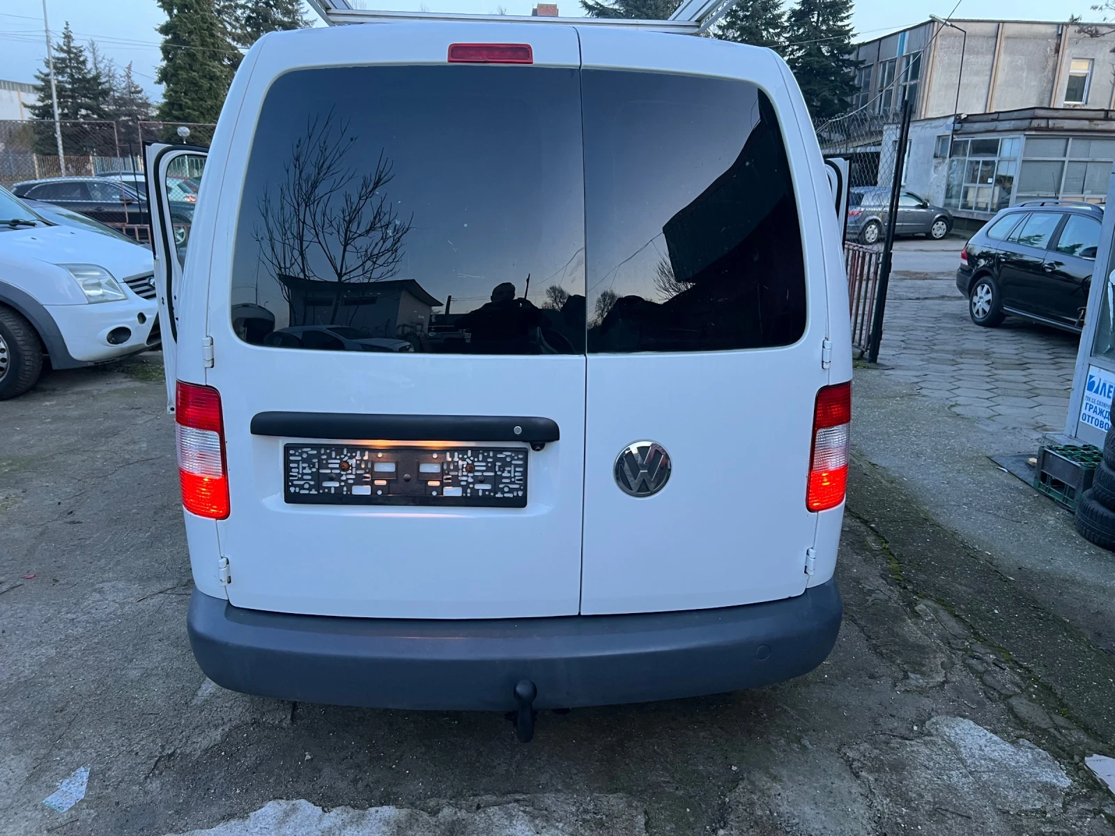 VW Caddy 1.9TDI 105 КЛИМА - изображение 8