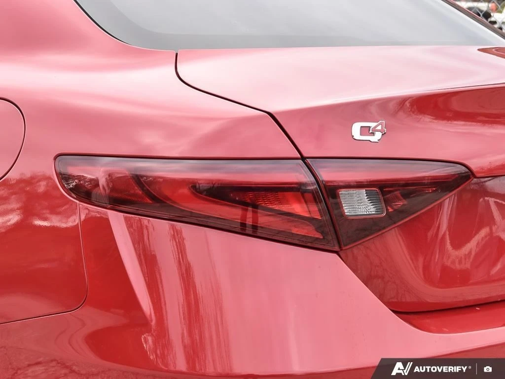 Alfa Romeo Giulia * 4dr Sdn AWD * CARFAX * ���� �� �� | Mobile.bg � ����������� 11