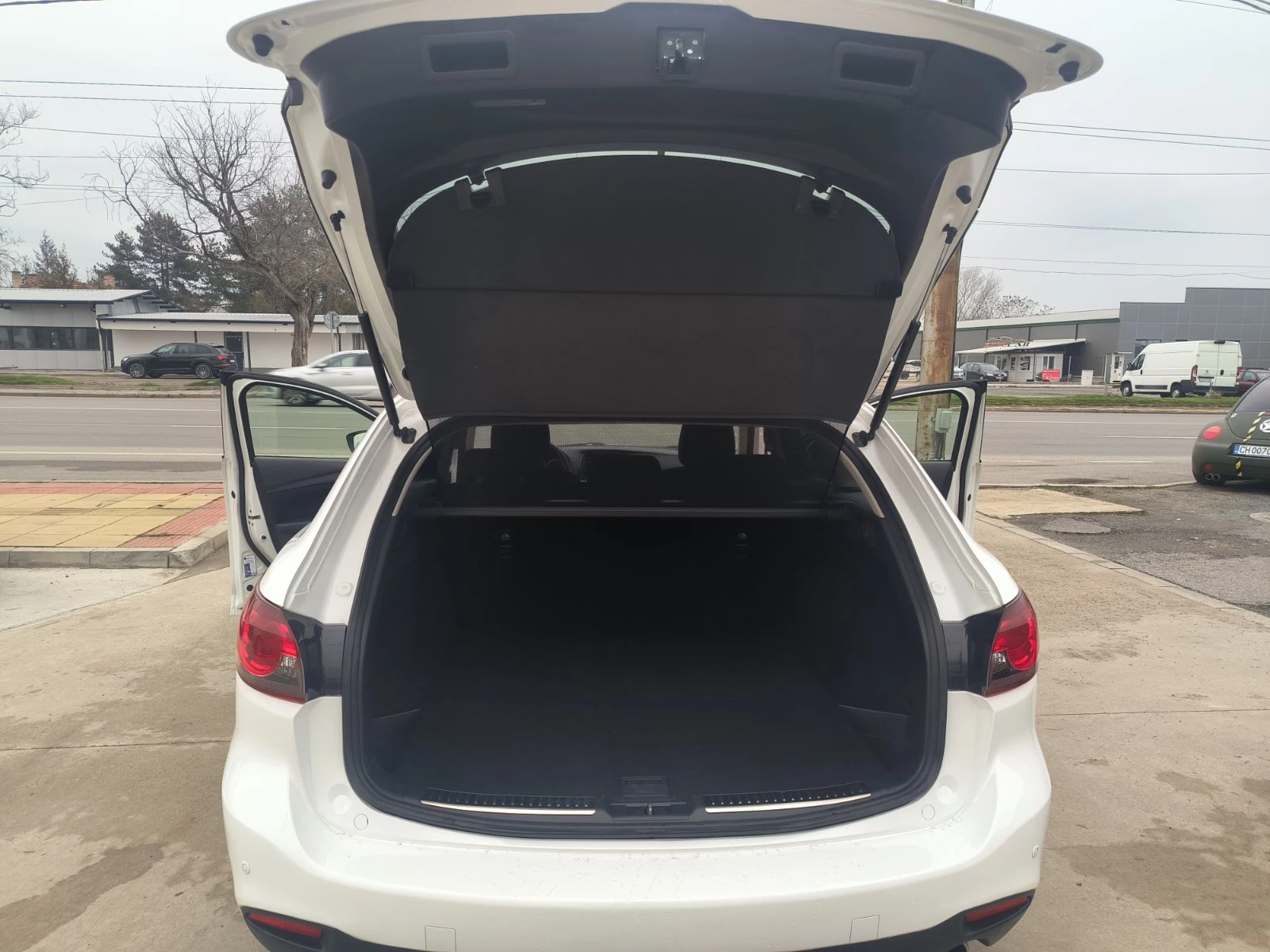 Mazda 6 2.2d-150.000km-6sk-Navi-Euro-6B | Mobile.bg � ����������� 11