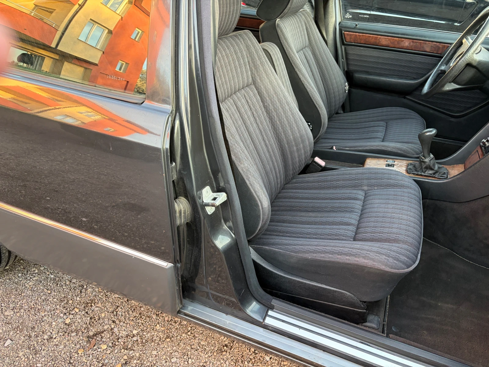 Mercedes-Benz 124 TURBO, снимка 16 - Автомобили и джипове - 53976192