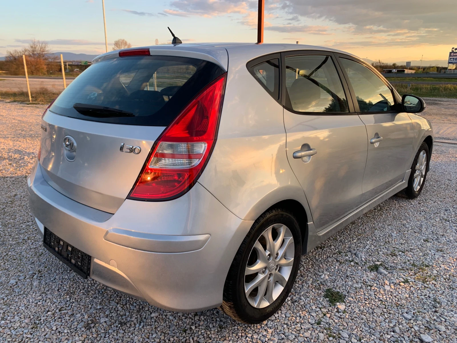 Hyundai I30 1.4 b, снимка 5 - Автомобили и джипове - 54123681