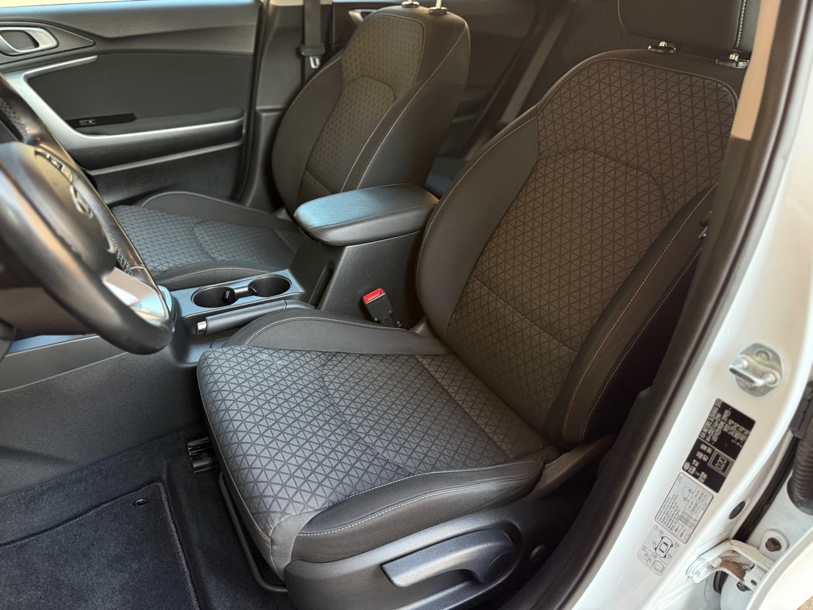 Kia Ceed 1.6 CRDI Mild Hybrid ��������� ��  | Mobile.bg � ����������� 8