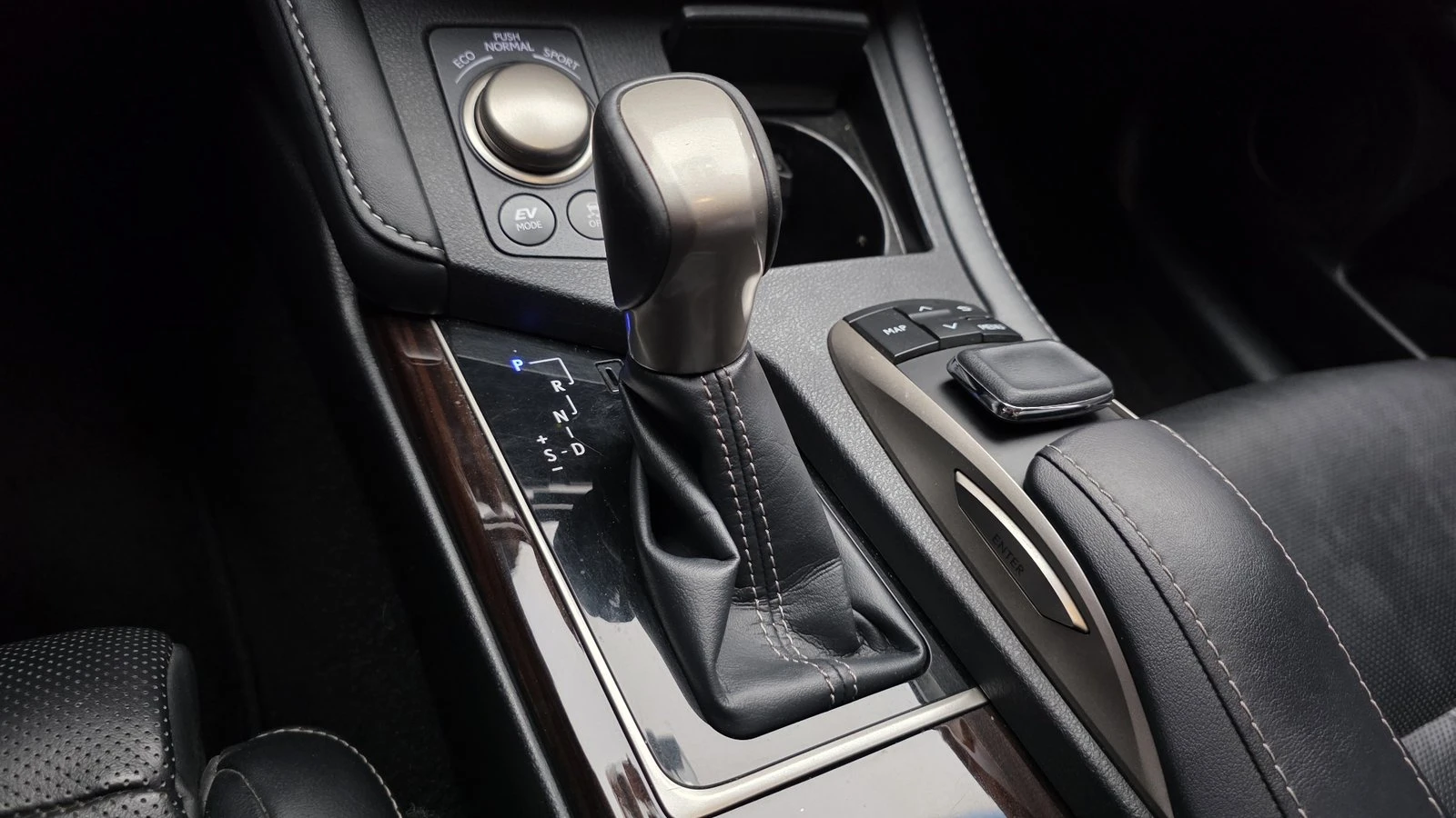 Lexus ES ЛЮК* ПОДГРЕВ ВОЛАН* BLIND SPOT* КРАЙНА ЦЕНА, снимка 9 - Автомобили и джипове - 55378542
