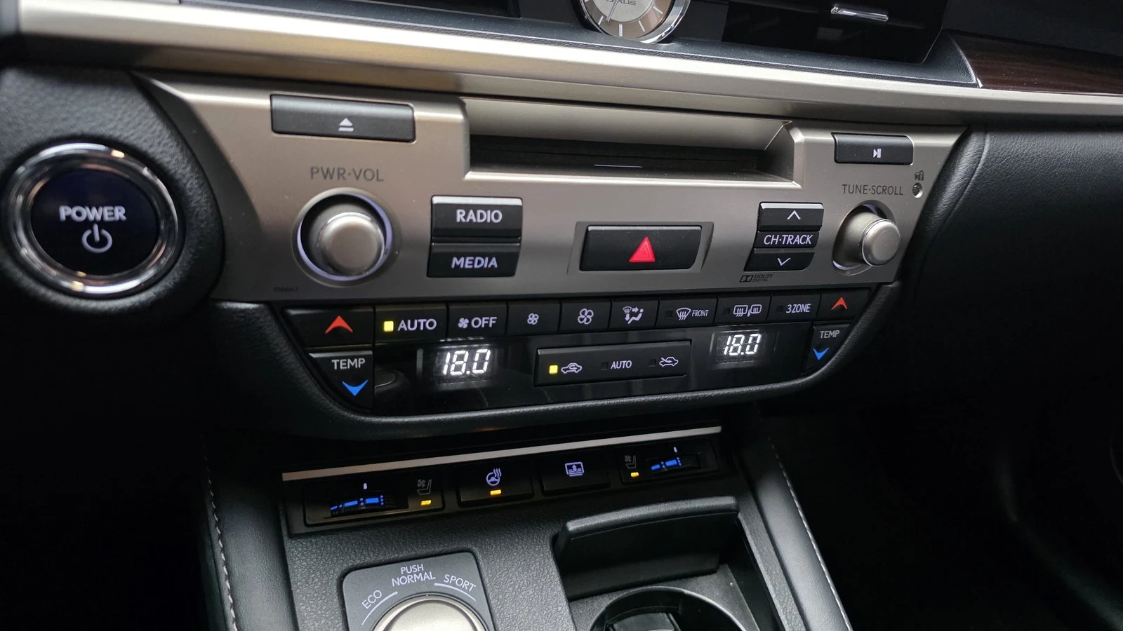 Lexus ES ЛЮК* ПОДГРЕВ ВОЛАН* BLIND SPOT* КРАЙНА ЦЕНА, снимка 16 - Автомобили и джипове - 55378542