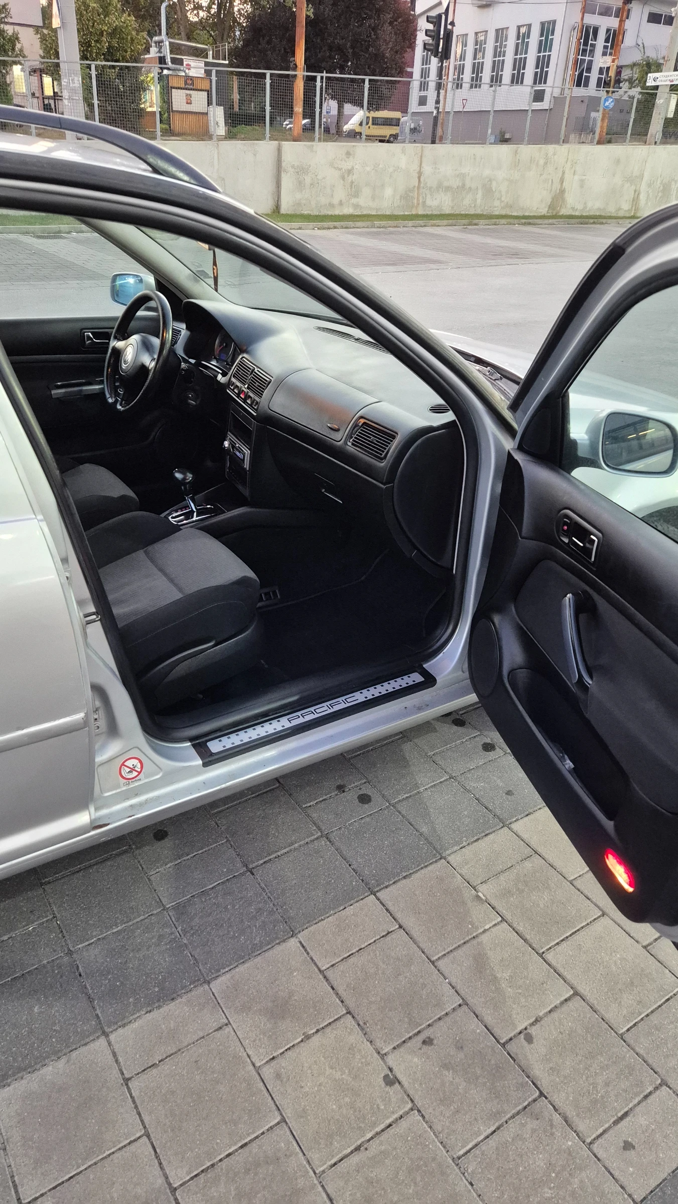 VW Golf 1.6i 101k. Автоматик, снимка 8 - Автомобили и джипове - 56155084