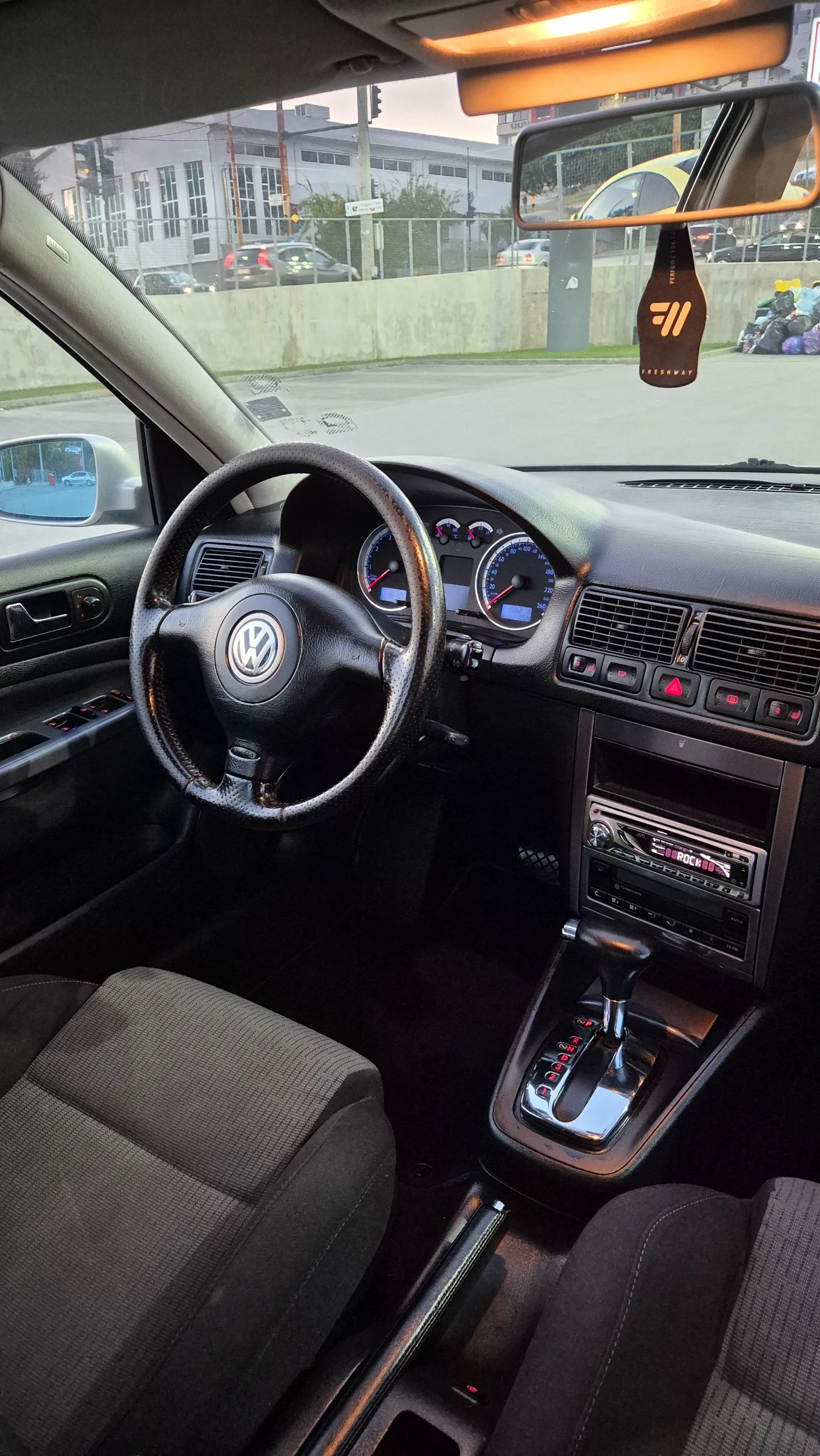 VW Golf 1.6i 101k. Автоматик, снимка 10 - Автомобили и джипове - 56155084