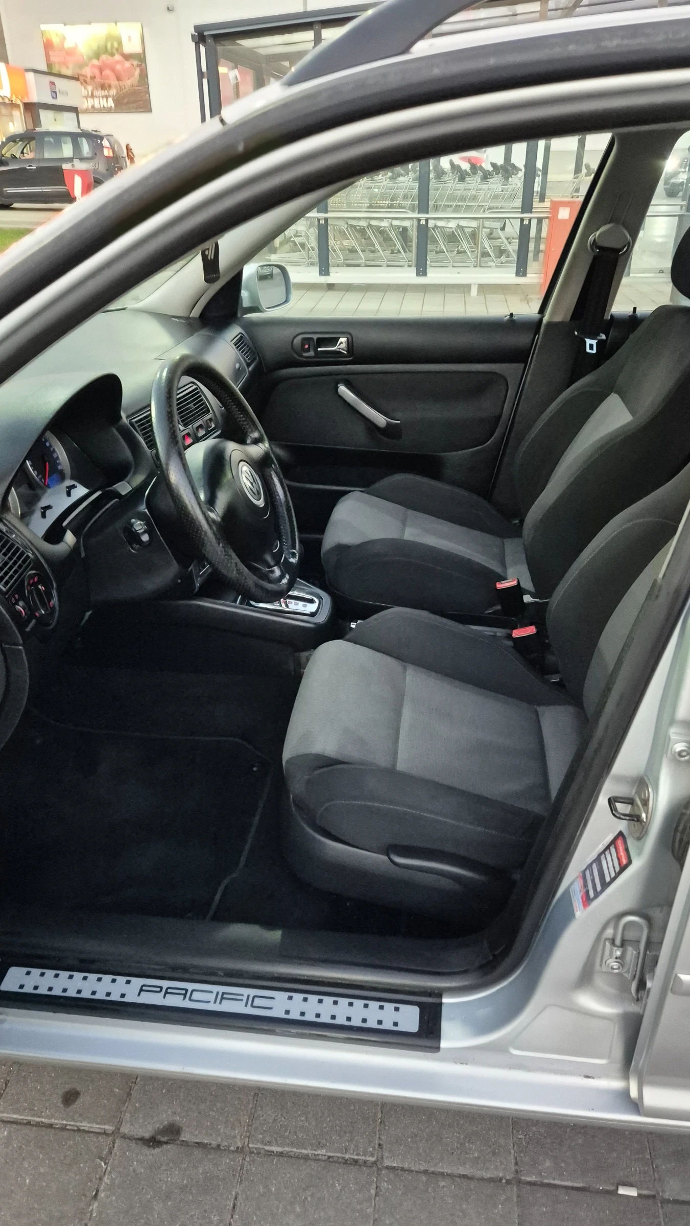 VW Golf 1.6i 101k. Автоматик, снимка 6 - Автомобили и джипове - 56155084