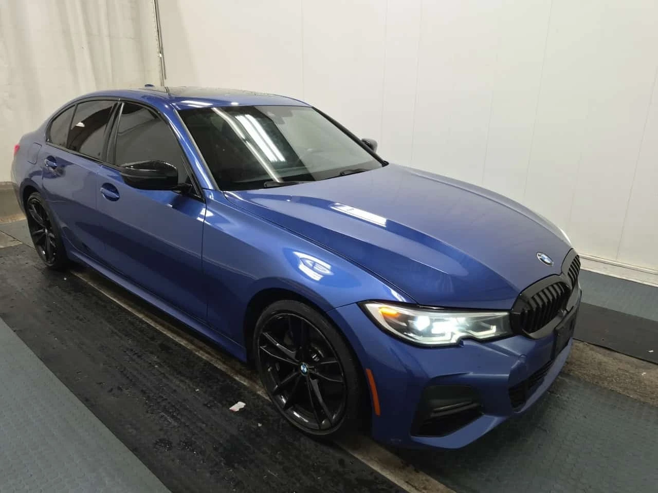 BMW 330 М ПАКЕТ/Xdrive/ЧЕРВЕН САЛОН/ПОДГРЕВ/ПАНОРАМА, снимка 5 - Автомобили и джипове - 56300243