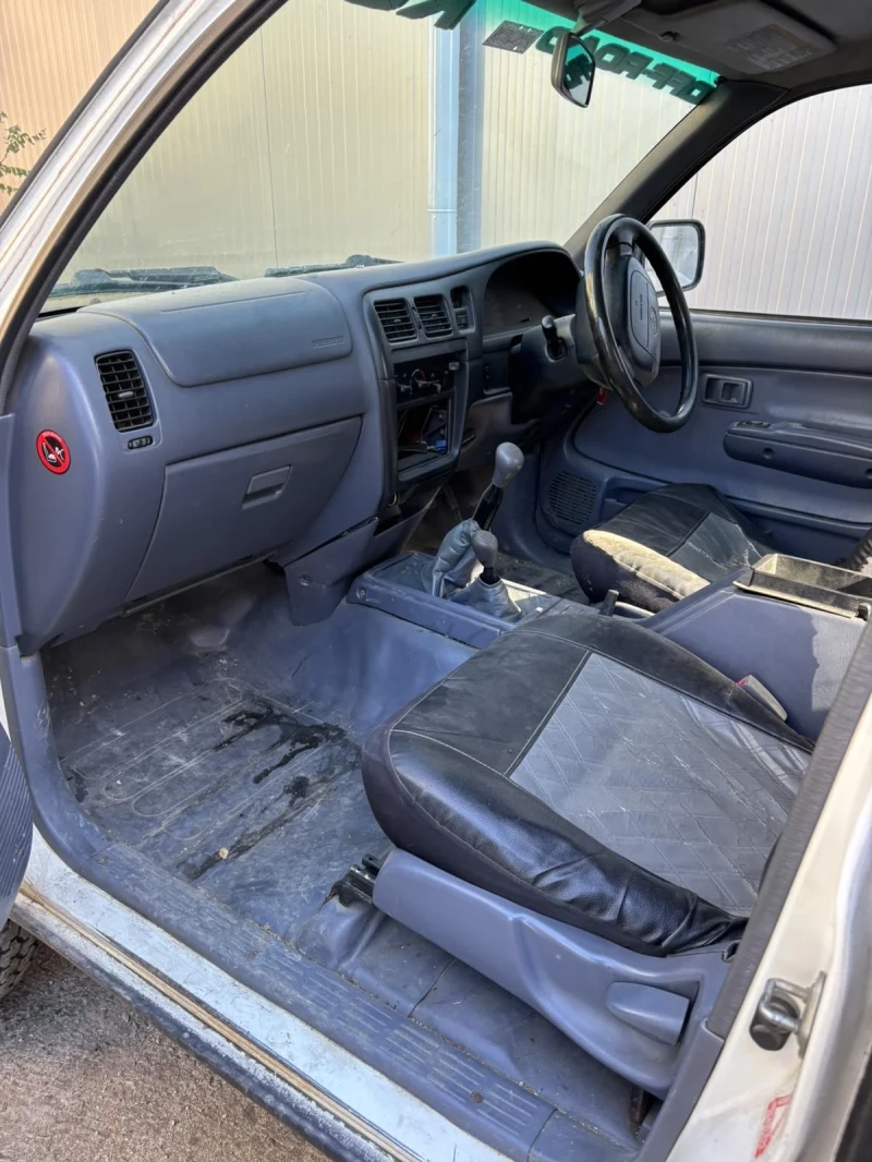 Toyota Hilux 2400, 90кс, снимка 5 - Автомобили и джипове - 48130686