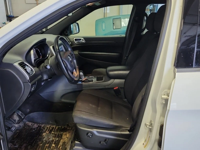 Jeep Grand cherokee * LAREDO * CARFAX * , снимка 5 - Автомобили и джипове - 53010378