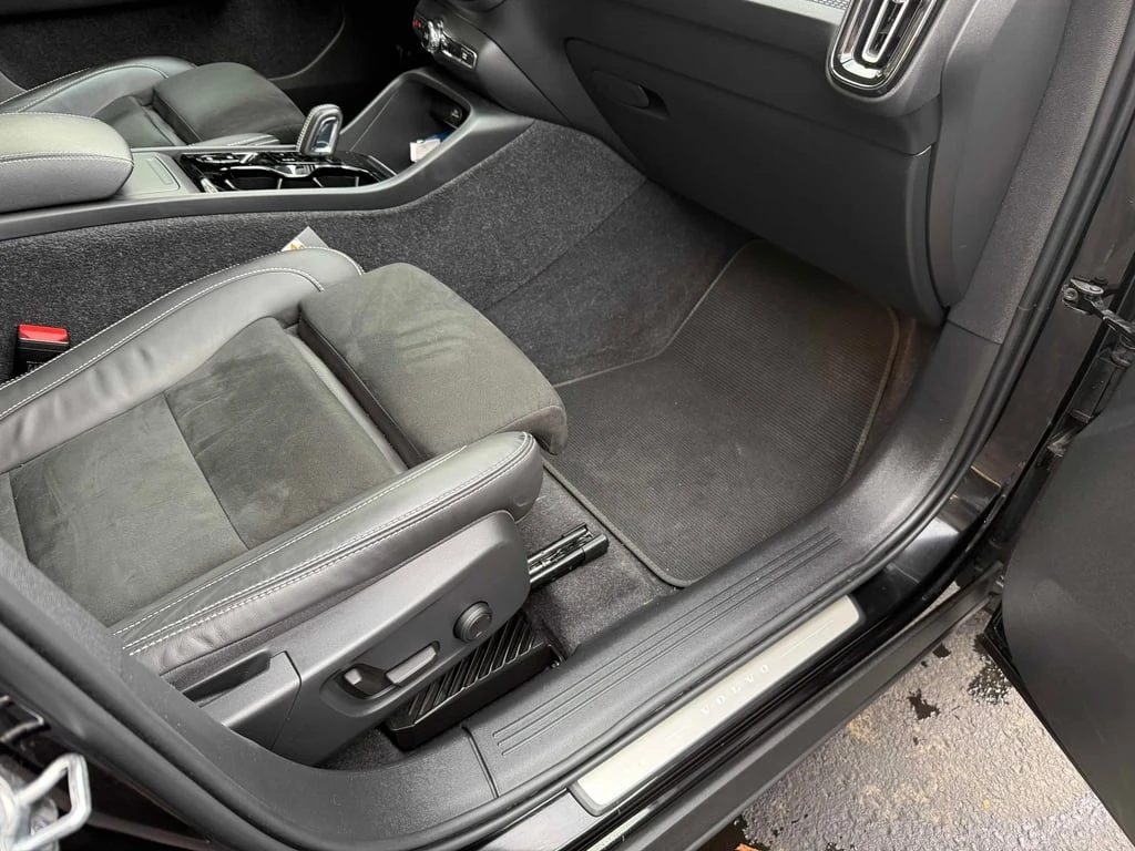 Volvo XC40 * R Design * CARFAX *    | Mobile.bg   17