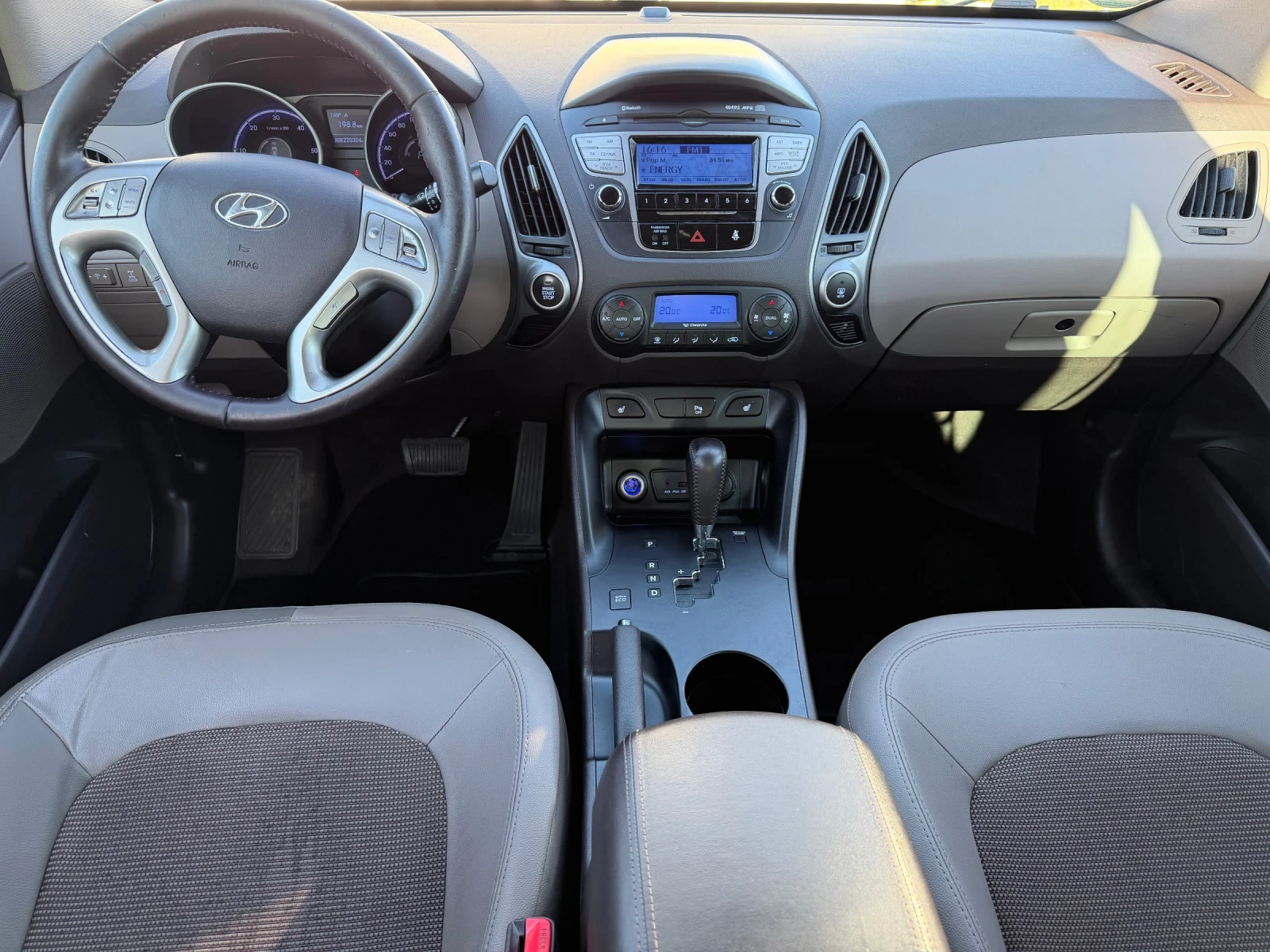 Hyundai IX35 2.0crdi Автоматик!!! 4х4!!! Keyless Go!!!, снимка 8 - Автомобили и джипове - 53866316