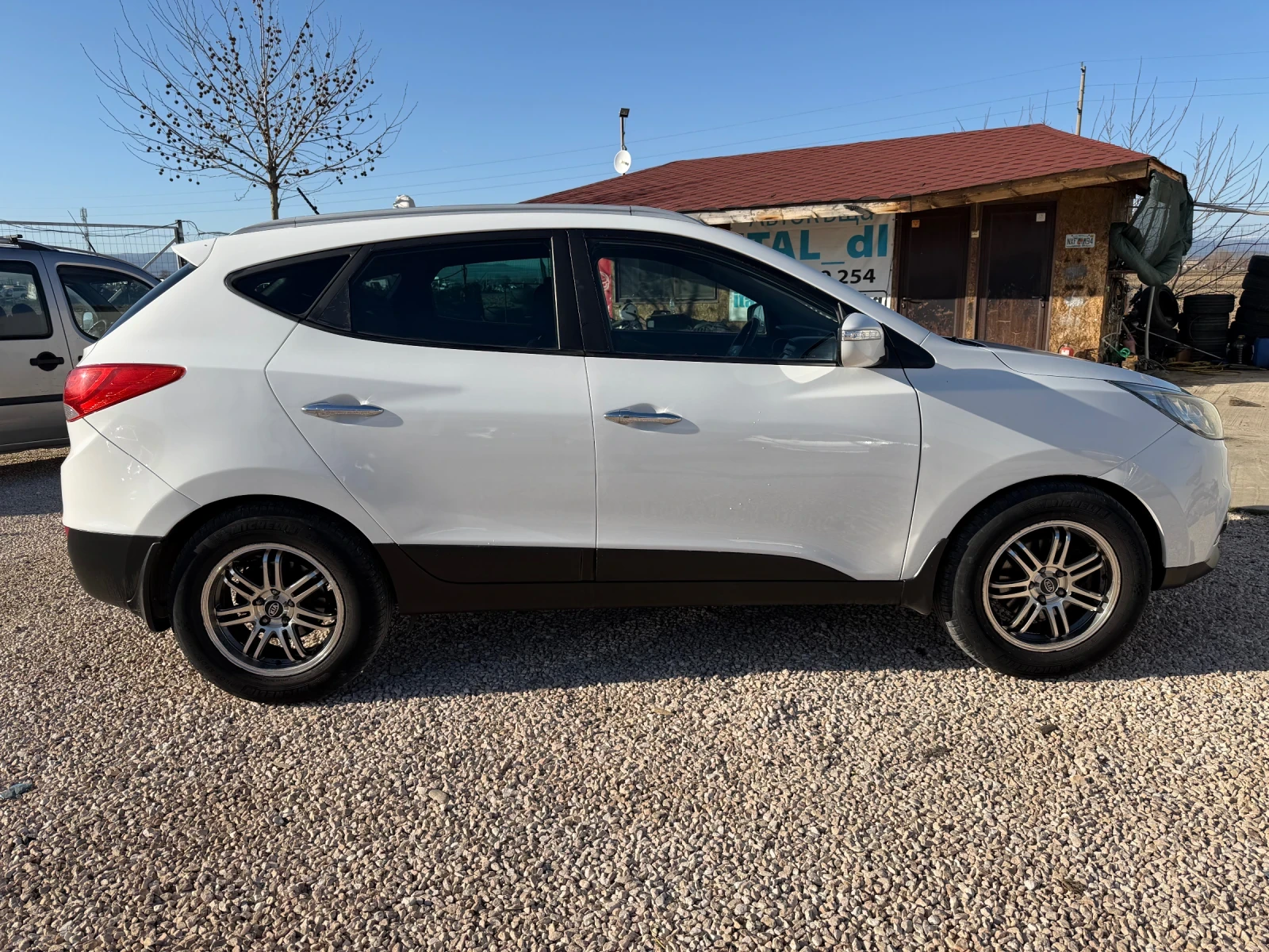 Hyundai IX35 2.0crdi Автоматик!!! 4х4!!! Keyless Go!!!, снимка 4 - Автомобили и джипове - 53866316