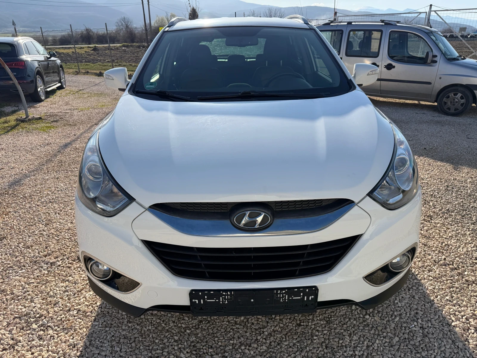 Hyundai IX35 2.0crdi Автоматик!!! 4х4!!! Keyless Go!!!, снимка 3 - Автомобили и джипове - 53866316