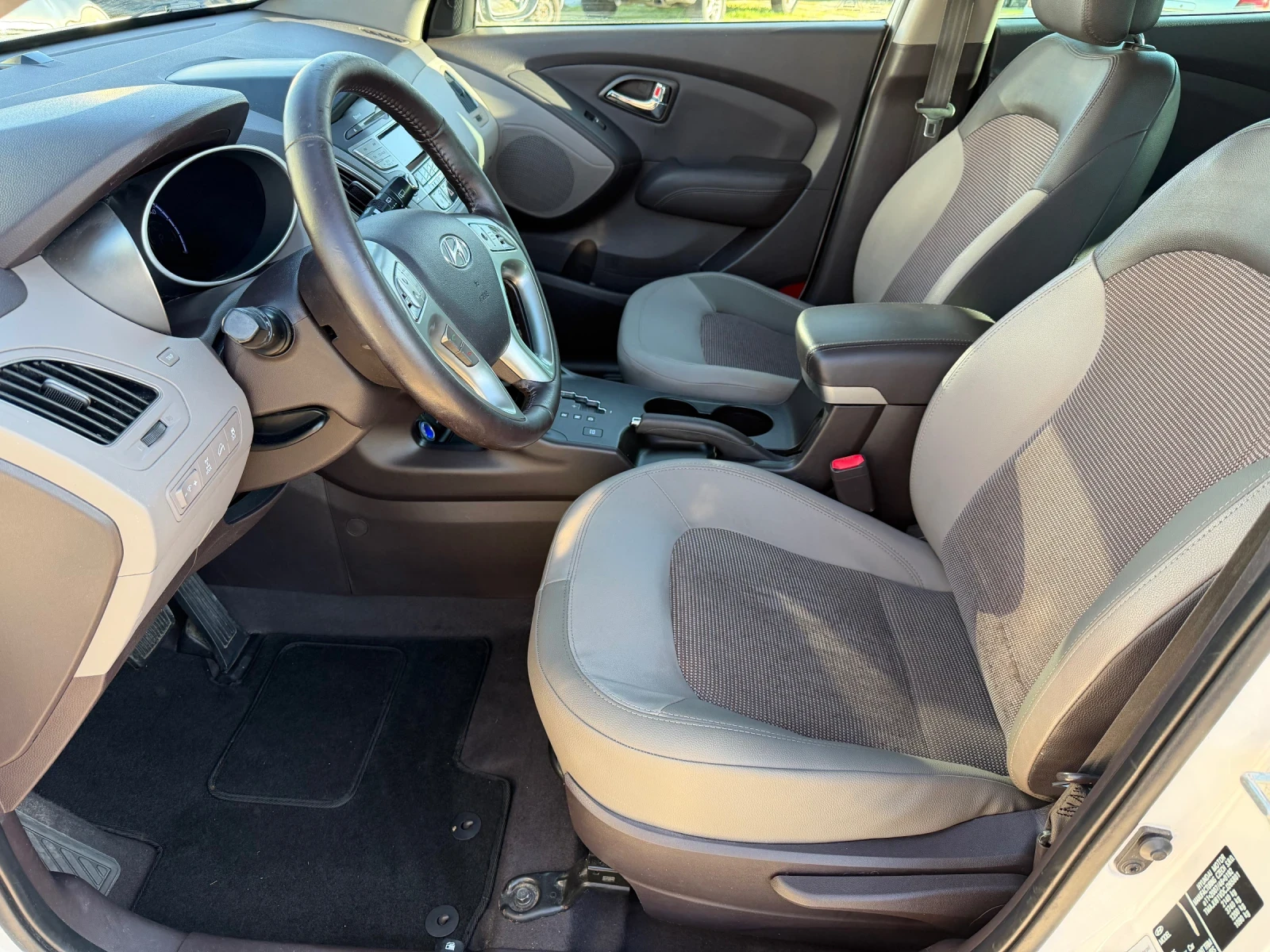 Hyundai IX35 2.0crdi Автоматик!!! 4х4!!! Keyless Go!!!, снимка 9 - Автомобили и джипове - 53866316