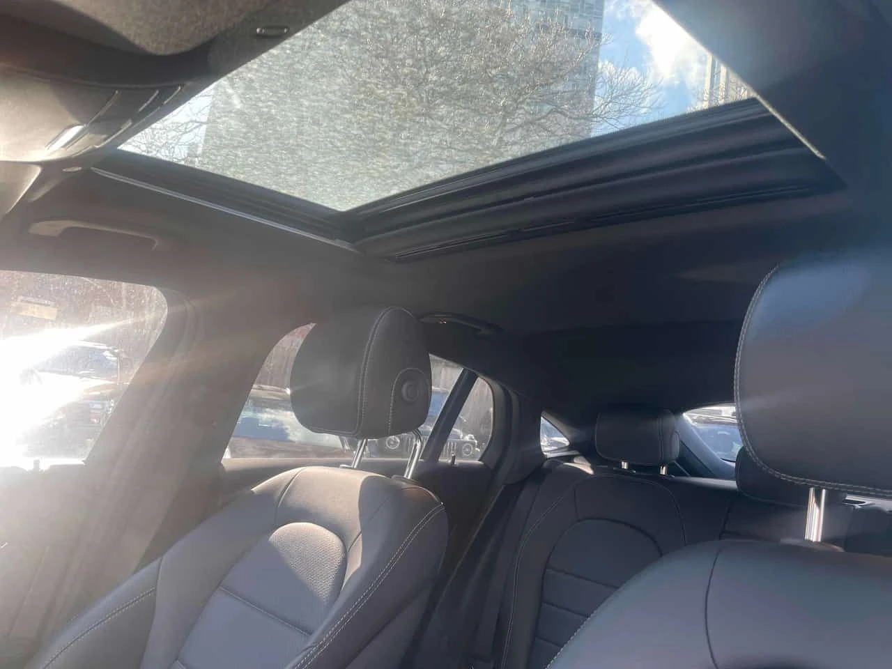 Mercedes-Benz GLC 300 CARFAX/ПАНОРАМА/ПОДГРЕВИ/ОТ MERCEDES, снимка 10 - Автомобили и джипове - 54001632