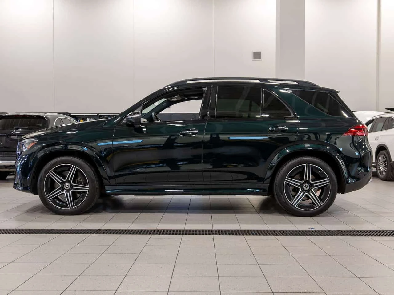 Mercedes-Benz GLE 4MATIC/ОБДУХВАНЕ/ПАНОРАМА/360, снимка 2 - Автомобили и джипове - 55205847