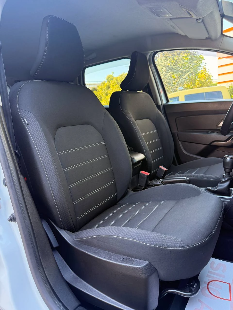 Dacia Duster 1.5DCI* NAVI* КАМЕРА* FACELIFT* , снимка 8 - Автомобили и джипове - 55499355