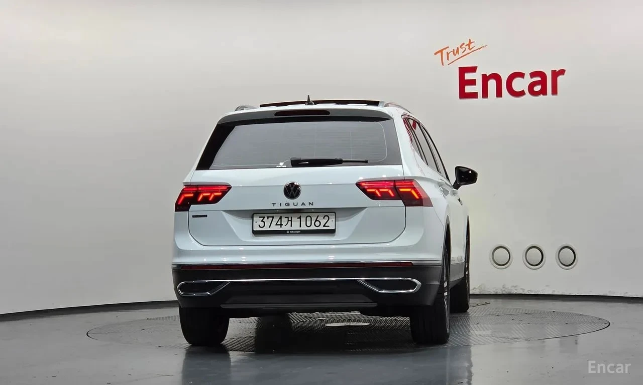VW Tiguan 2.0 TSI Prestige| ОБДУХ| HUD| 360| PANO| , снимка 4 - Автомобили и джипове - 56107037