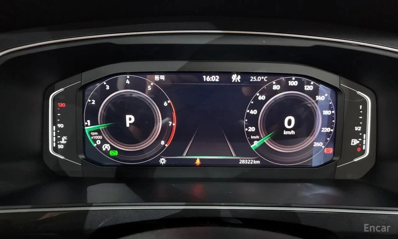 VW Tiguan 2.0 TSI Prestige| ОБДУХ| HUD| 360| PANO| , снимка 8 - Автомобили и джипове - 56107037