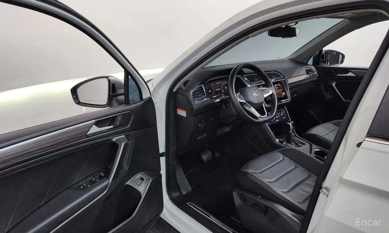 VW Tiguan 2.0 TSI Prestige| ОБДУХ| HUD| 360| PANO| , снимка 10 - Автомобили и джипове - 56107037