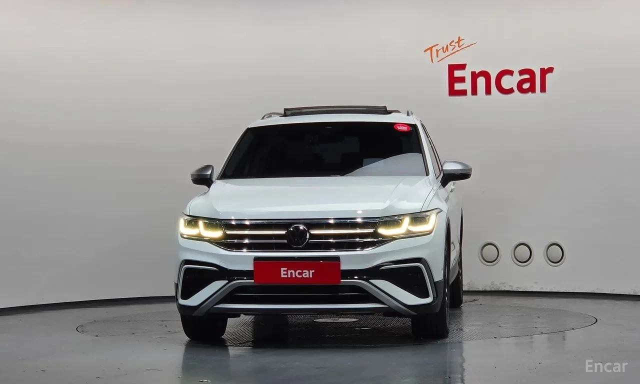 VW Tiguan 2.0 TSI Prestige| ОБДУХ| HUD| 360| PANO| , снимка 3 - Автомобили и джипове - 56107037