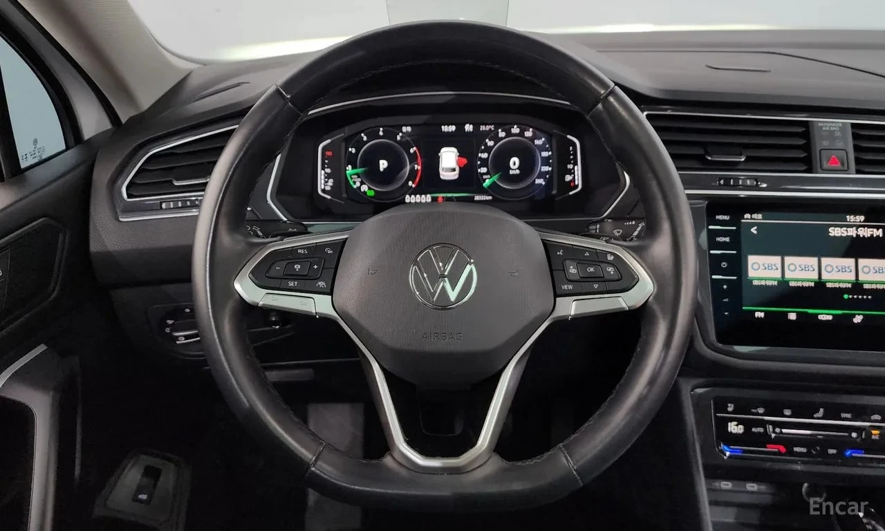 VW Tiguan 2.0 TSI Prestige| ОБДУХ| HUD| 360| PANO| , снимка 12 - Автомобили и джипове - 56107037