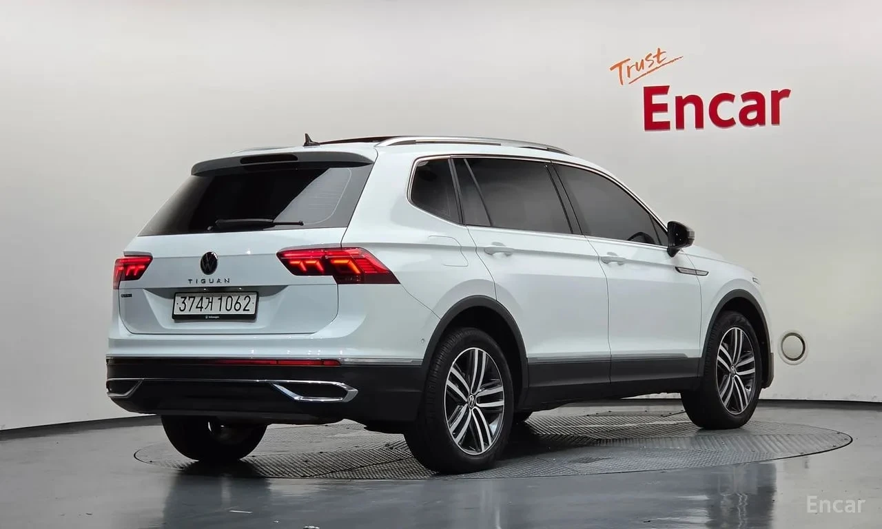 VW Tiguan 2.0 TSI Prestige| ОБДУХ| HUD| 360| PANO| , снимка 2 - Автомобили и джипове - 56107037