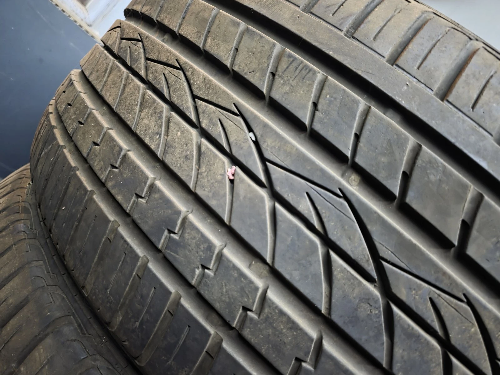 Гуми Летни 295/40R21, снимка 3 - Гуми и джанти - 56663214