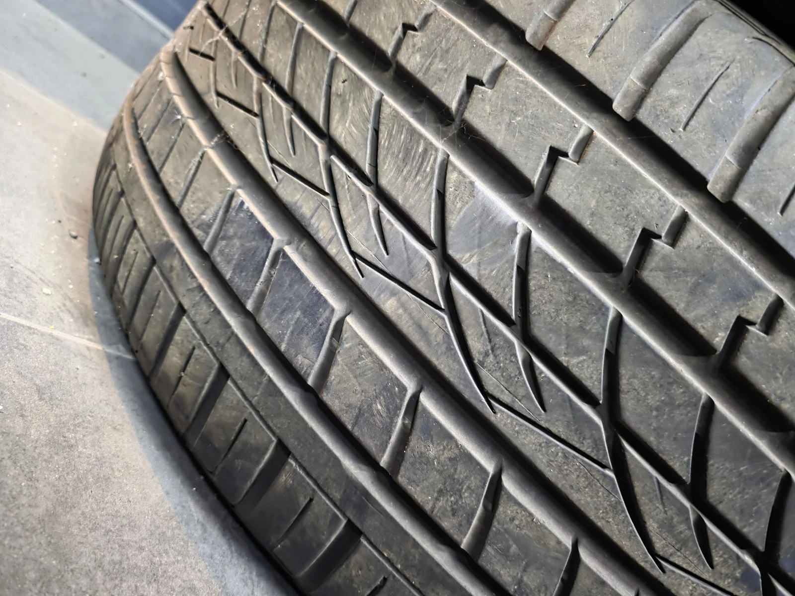 Гуми Летни 295/40R21, снимка 4 - Гуми и джанти - 56663214