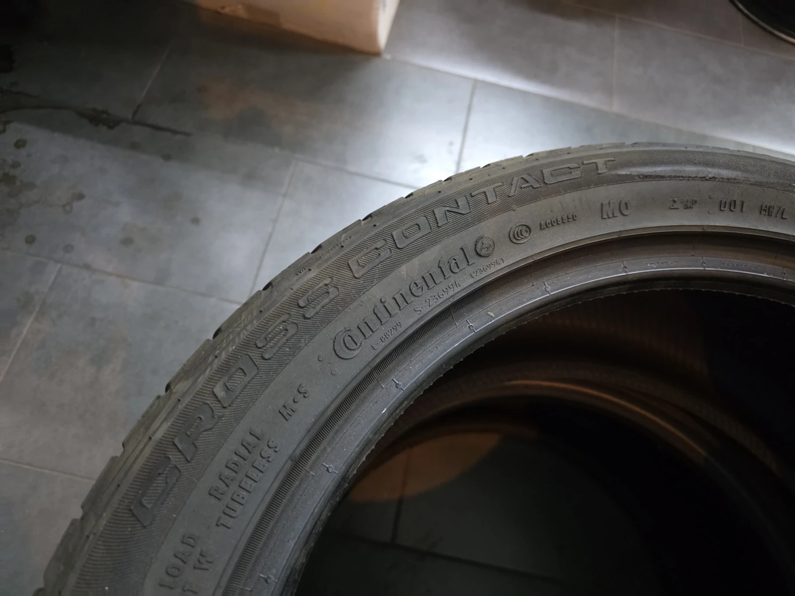 Гуми Летни 295/40R21, снимка 6 - Гуми и джанти - 56663214