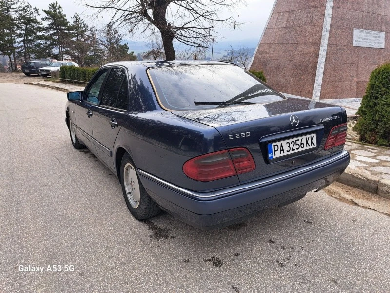 Mercedes-Benz E 250 2.5TD, снимка 4 - Автомобили и джипове - 47298567