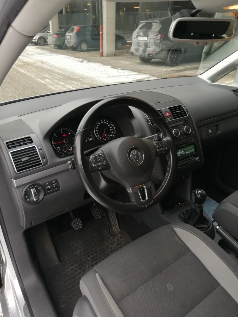 VW Touran, снимка 15 - Автомобили и джипове - 48561260