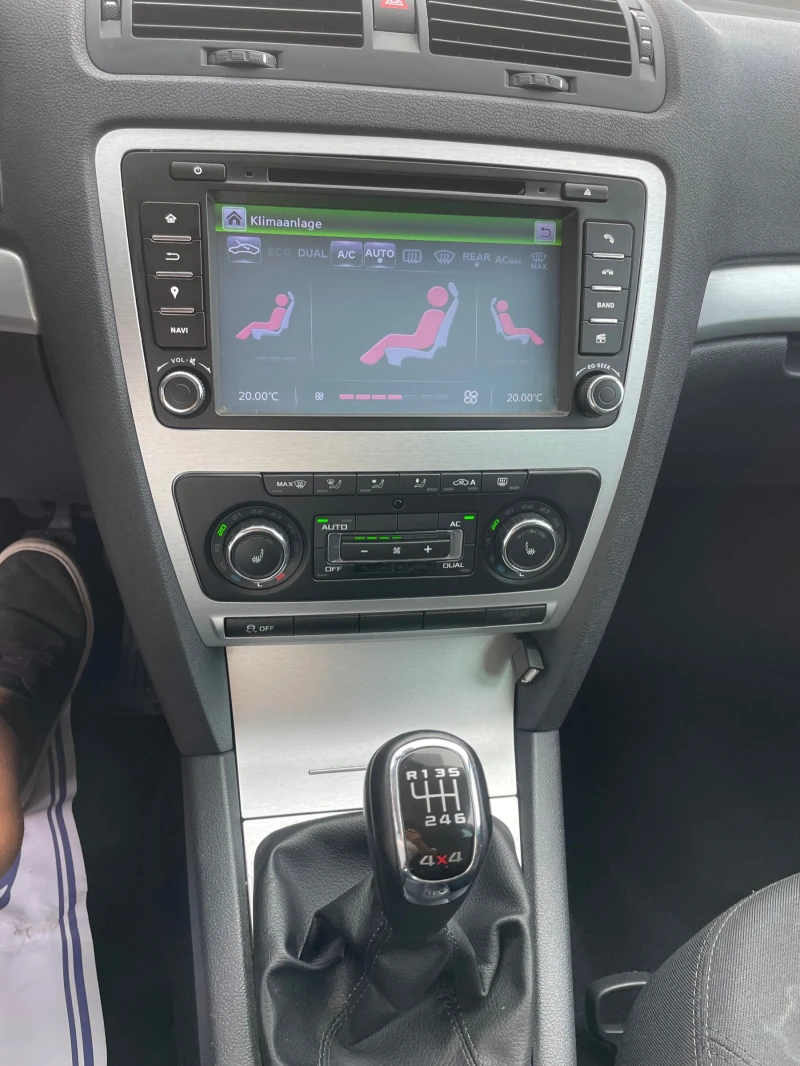 Skoda Octavia 2.0TDI-SCOUT-4x4-NAVI-ITALIA, снимка 14 - Автомобили и джипове - 51148839