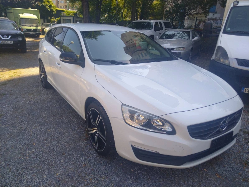 Volvo V60 2.0D, снимка 3 - Автомобили и джипове - 51336568